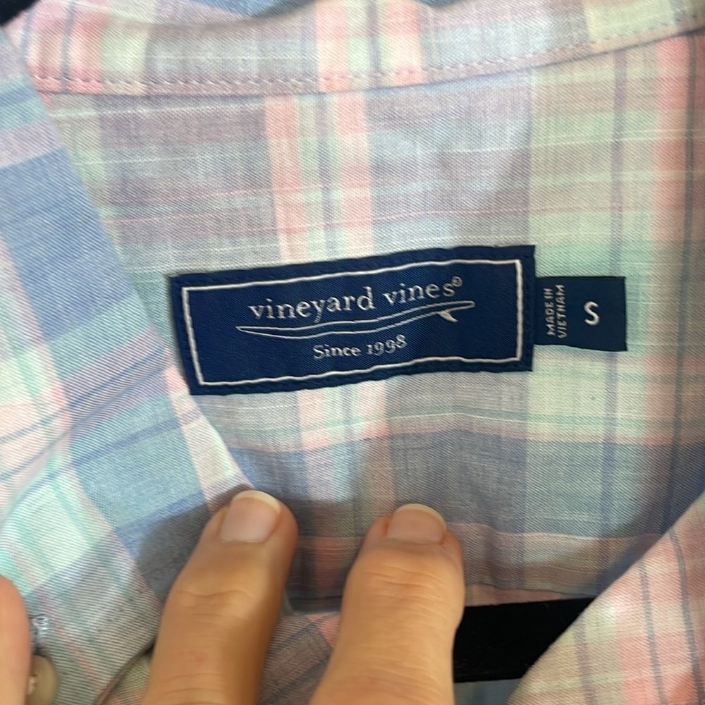 Men’s Classic Vineyard Vines Button Down Shirt - Picture 3 of 3
